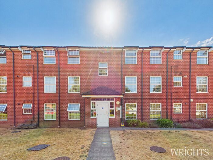 2 Bedroom Flat To Rent In Bridge Court, Welwyn Garden City, AL7