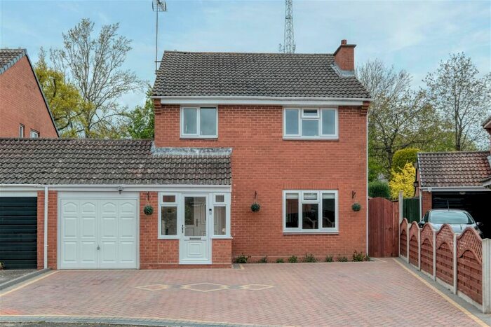 4 Bedroom Detached House For Sale In Kingham Close, Winyates Green, Redditch, B98