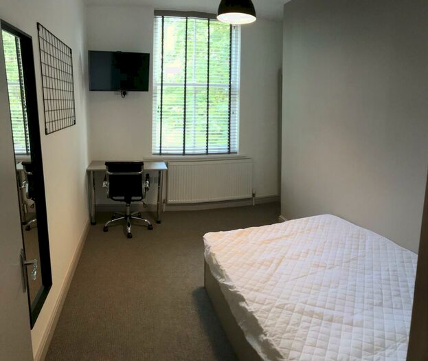 6 Bedroom House To Rent In Rectory Place, Loughborough, LE11