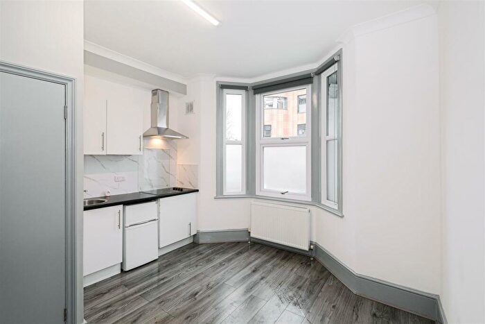 Studio To Rent In Forest Road, Walthamstow, E17 - Photo 2