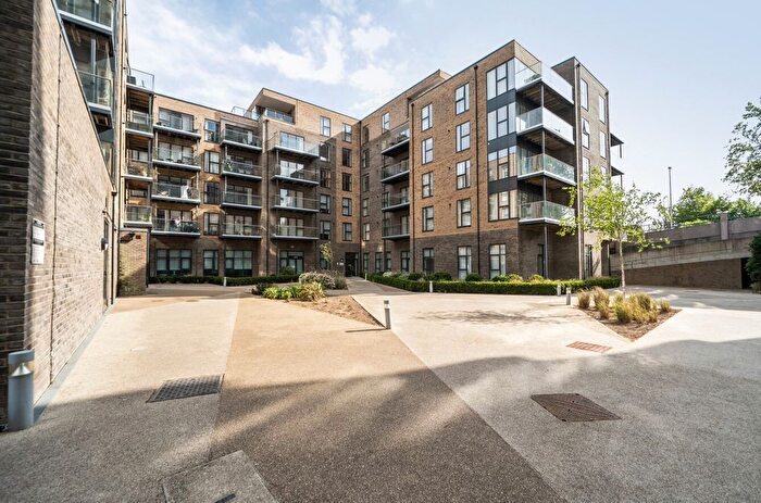 1 Bedroom Flat To Rent In The Causeway, Goring-By-Sea, Worthing, West Sussex, BN12