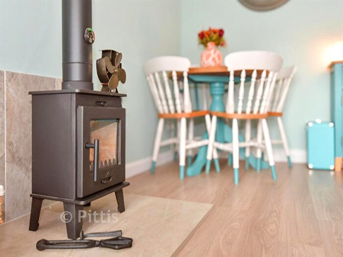 2 Bedroom Maisonette For Sale In Station Road, Wootton Bridge, Ryde, Isle Of Wight, PO33