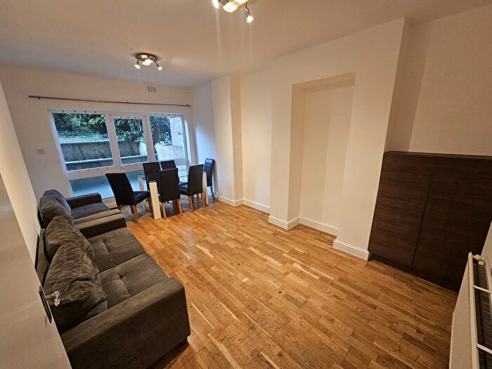 2 Bedroom Flat To Rent In Cavendish Road, Kilburn, NW6