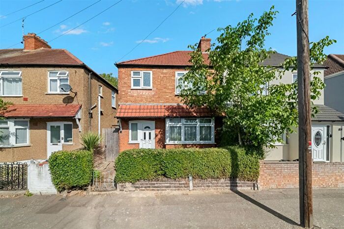 3 Bedroom Semi Detached House For Sale In Penderel Road, Hounslow, TW3