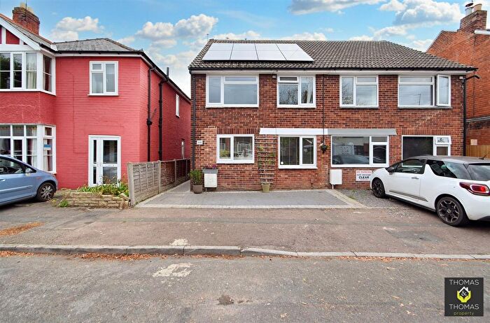 3 Bedroom Semi-Detached House For Sale In Malvern Road, Kingsholm, GL1