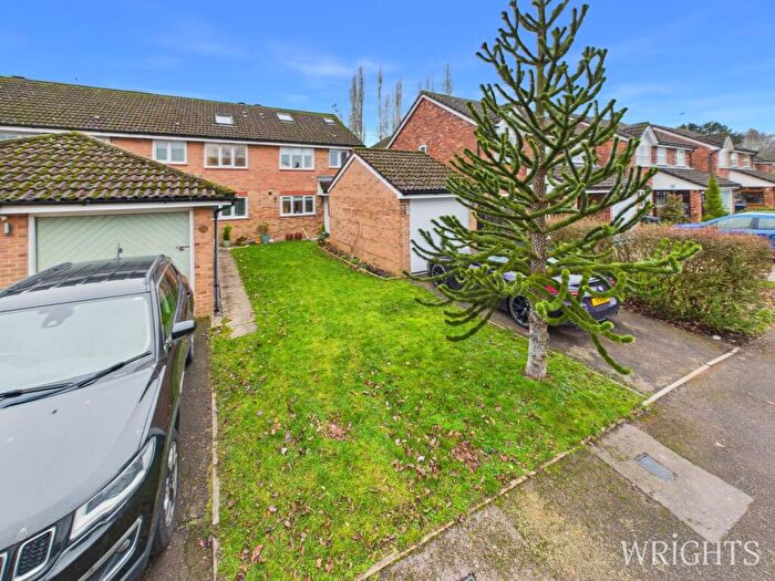 4 Bedroom End Of Terrace House For Sale In Stirling Way, Welwyn Garden City, AL7