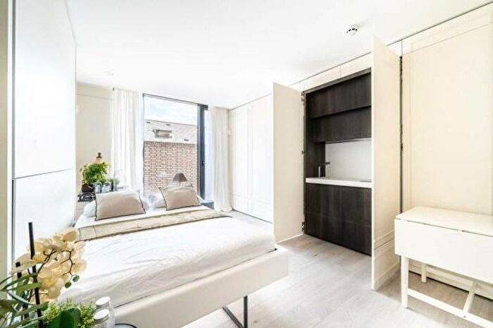 Studio To Rent In Loftus Road, London, London, W12