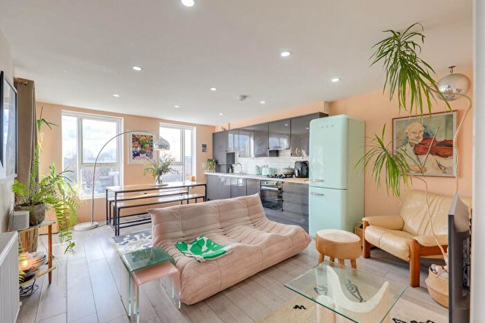 1 Bedroom Flat For Sale In Brockley Rise, London, SE23