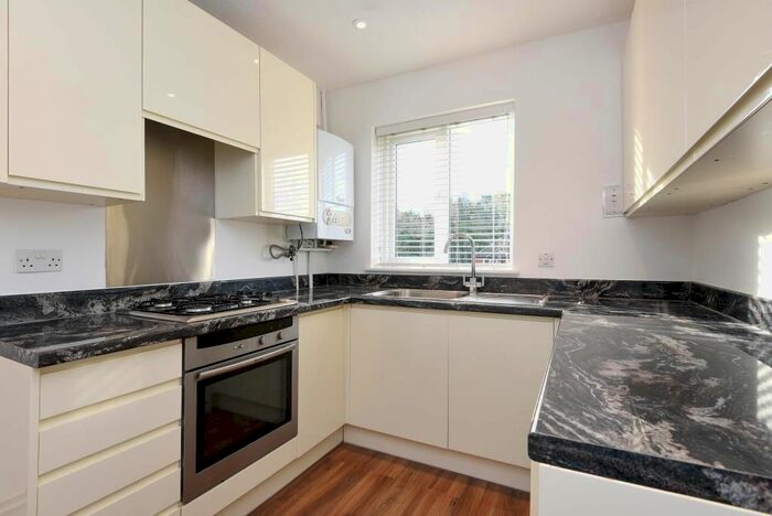 2 Bedroom Maisonette To Rent In Surbiton, Kingston Upon Thames KT5