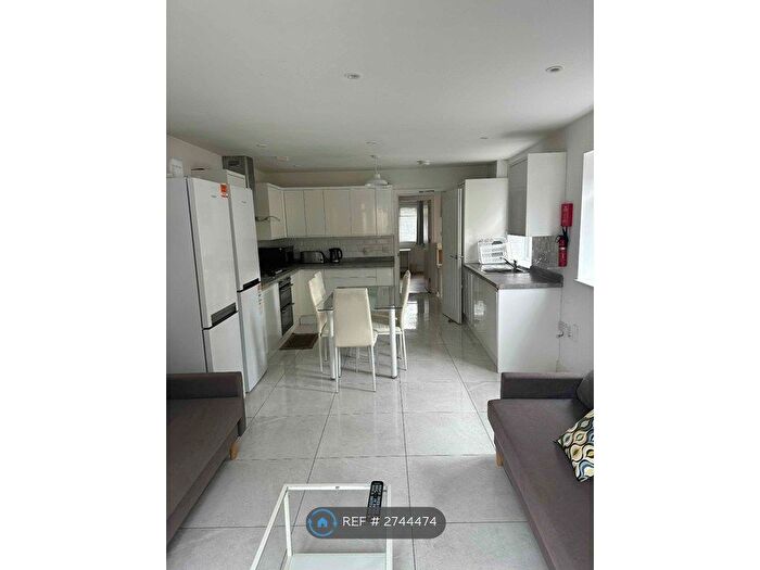 5 Bedroom Semi-detached House To Rent In London Road, Oxford, OX3