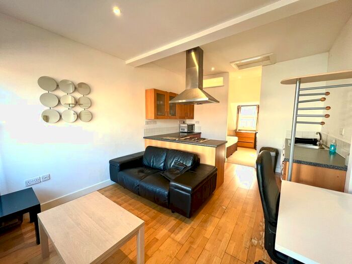 1 Bedroom Flat To Rent In Lendal, York, North Yorkshire, YO1