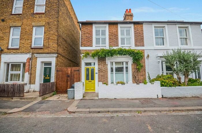 3 Bedroom Semi-Detached House To Rent In Grove Place, London, W3