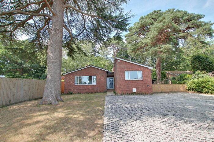 3 Bedroom Detached Bungalow For Sale In Bassett, Southampton, SO16