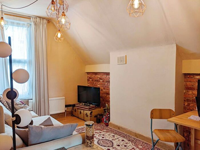 1 Bedroom Apartment To Rent In London Road, Mitcham, CR4