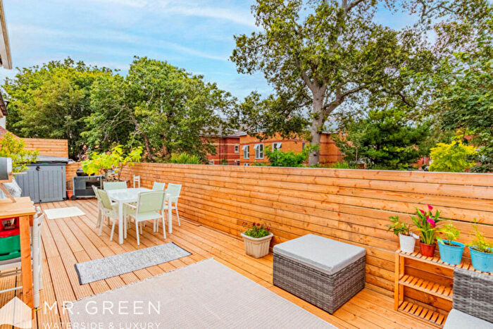 2 Bedroom Apartment For Sale In Glen Road, Bournemouth, Dorset, BH5