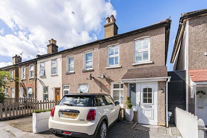 2 Bedroom End Of Terrace House For Sale In Whitehorse Road, Croydon, CR0