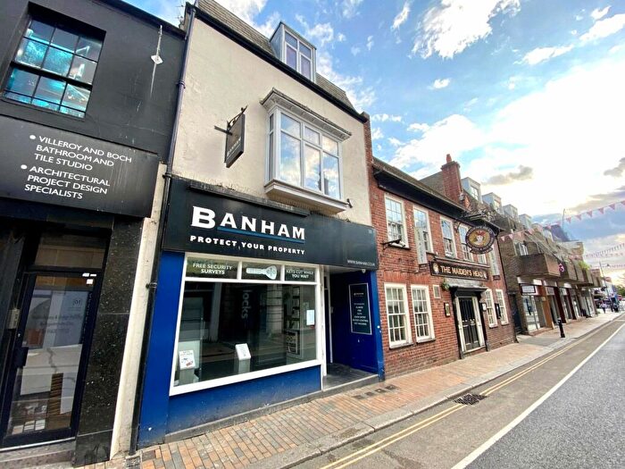 Studio To Rent In High Street, Maidenhead, Berkshire, SL6