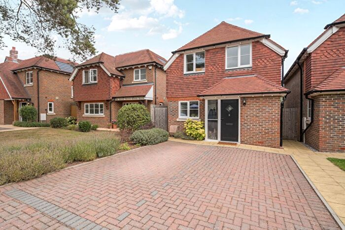 2 Bedroom Detached House To Rent In Lambourne Close, Burpham, Guildford, GU4