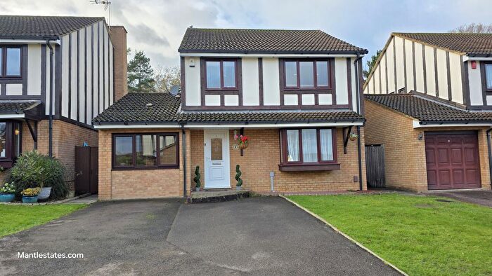 4 Bedroom Detached House For Sale In Conifer Close, Goffs Oak, EN7