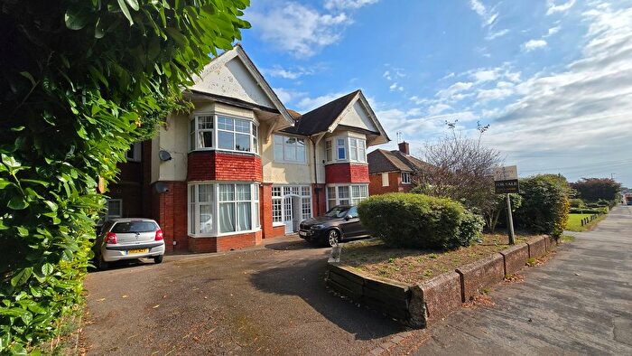 1 Bedroom Flat For Sale In De La Warr Road, Bexhill-On-Sea, TN40