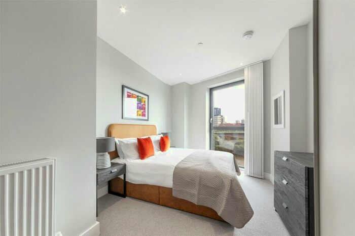 3 Bedroom Apartment To Rent In Handlebury House, Leamouth Road, Orchard Wharf, London, E14