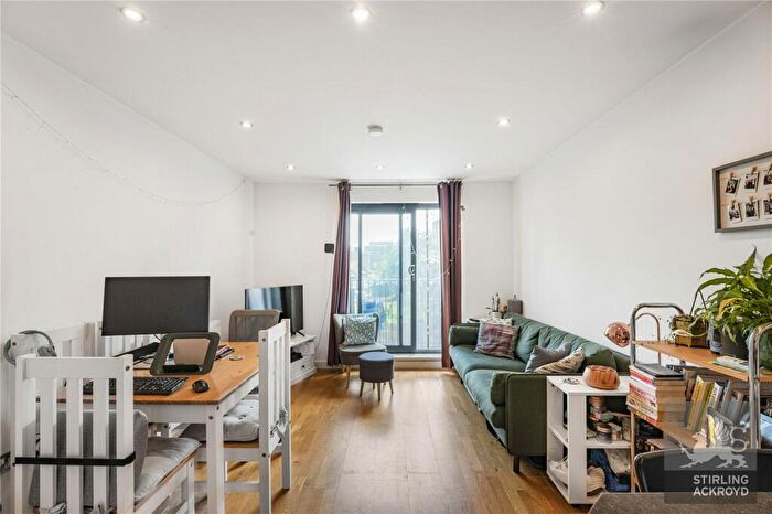 2 Bedroom Apartment To Rent In Morning Lane, Hackney, London, E9