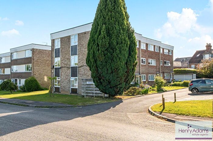 2 Bedroom Flat For Sale In Winton Road, Petersfield, GU32