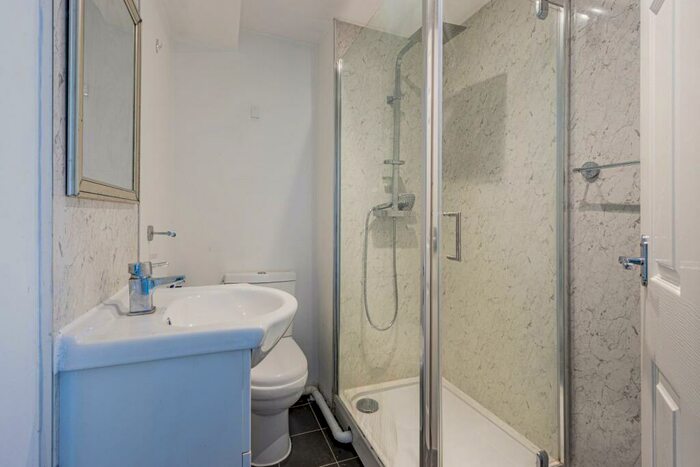 2 Bedroom Apartment To Rent In Glebe Street, Penarth, CF64