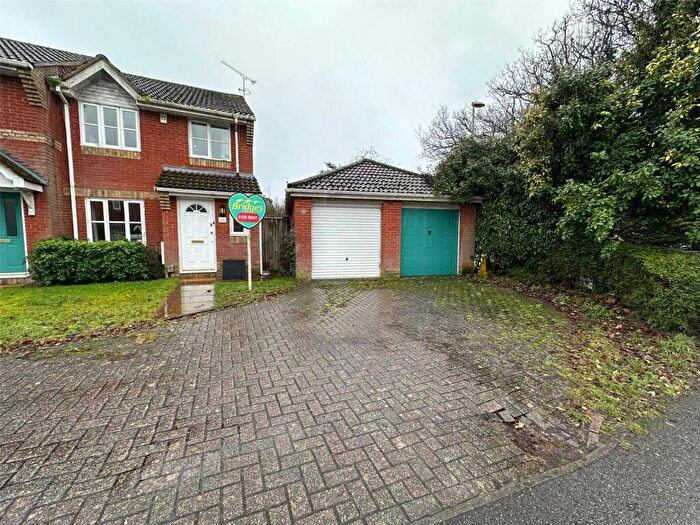 3 Bedroom End Of Terrace House To Rent In Collingwood, Farnborough, GU14