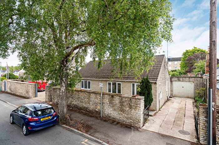 2 Bedroom Bungalow For Sale In The Avenue, Cirencester, Gloucestershire, GL7