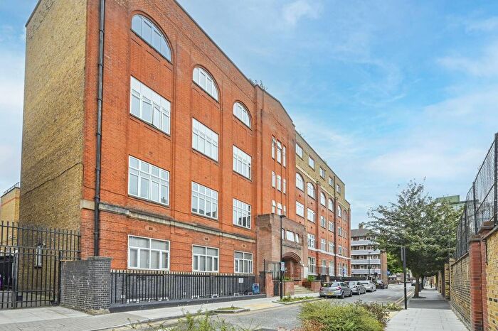 Studio To Rent In Henriques Street, Aldgate, London, E1