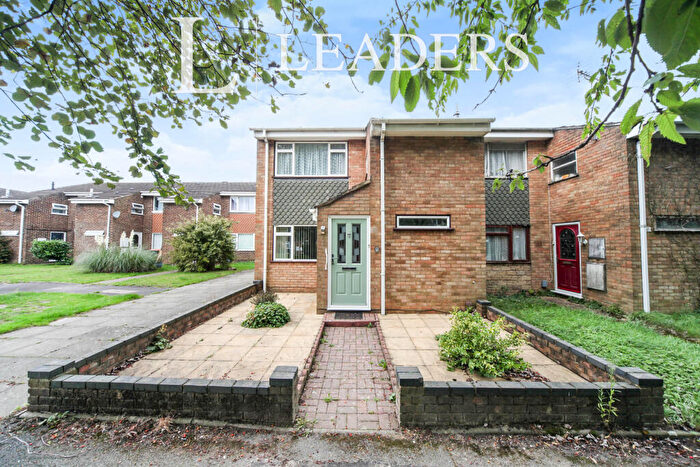 3 Bedroom Semi Detached House To Rent In Greenfield Close, Dunstable, Bedfordshire, LU6