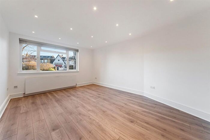 2 Bedroom Flat For Sale In Durham Close, London, SW20