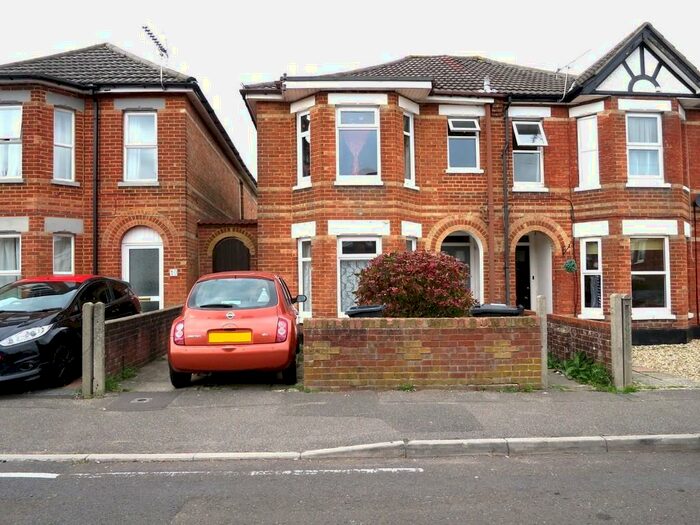 4 Bedroom Detached House To Rent In Sedgley Road, Winton, Bournemouth, BH9