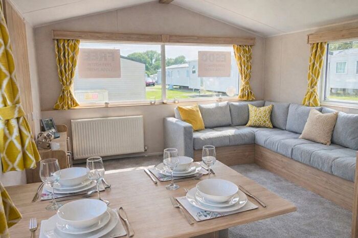 3 Bedroom Park Home For Sale In Carlton, Saxmundham, IP17