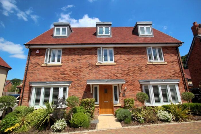 5 Bedroom Detached House To Rent In Jasmine Close, Brentwood, Essex, CM13