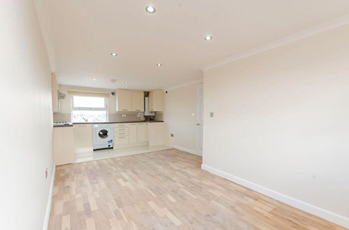 2 Bedroom Flat For Sale In Ilderton Road, South Bermondsey, London, SE15