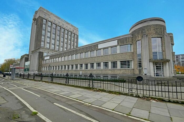 Studio To Rent In Great West Road, Brentford, TW8