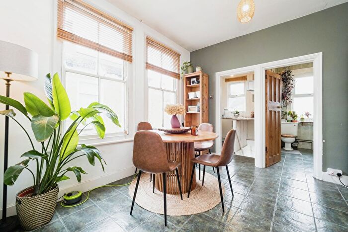 2 Bedroom Maisonette For Sale In Caulfield Road, East Ham, London, E6