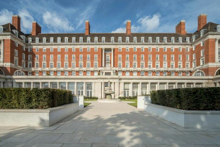 3 Bedroom Flat To Rent In Richmond Hill, Richmond, TW10