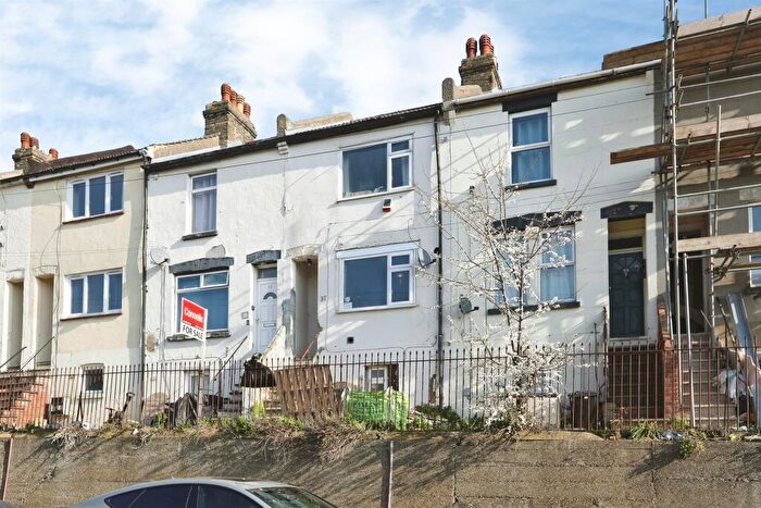 3 Bedroom Terraced House For Sale In Upper Luton Road, Chatham, ME5