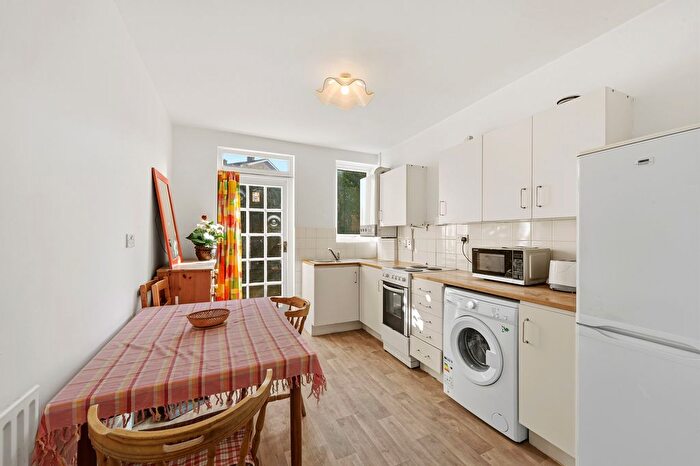 3 Bedroom Property To Rent In Balvernie Grove, SW18