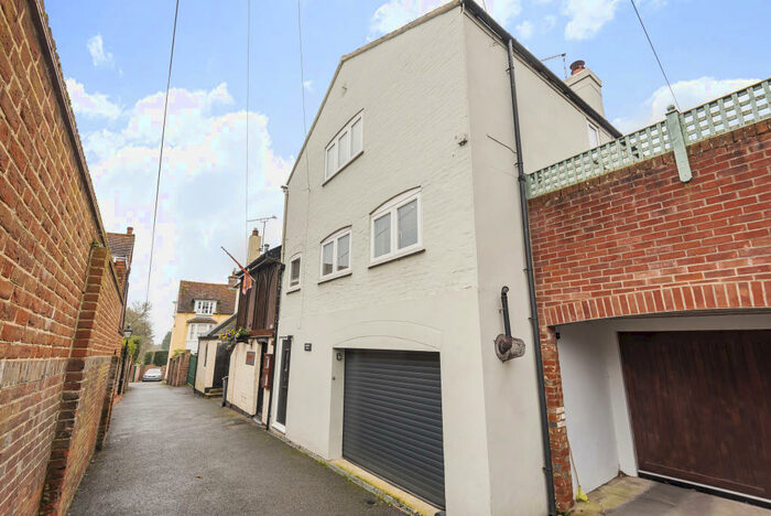 3 Bedroom Town House To Rent In Ashley Lane, Lymington, SO41