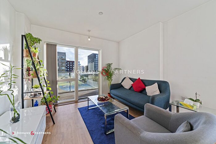 2 Bedroom Flat To Rent In Bawley Court, Gallions Reach, E16