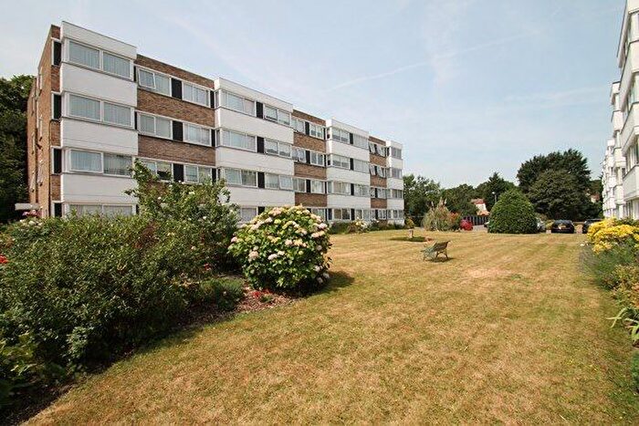 2 Bedroom Flat To Rent In Queenwood Gardens, Wanstead, E11