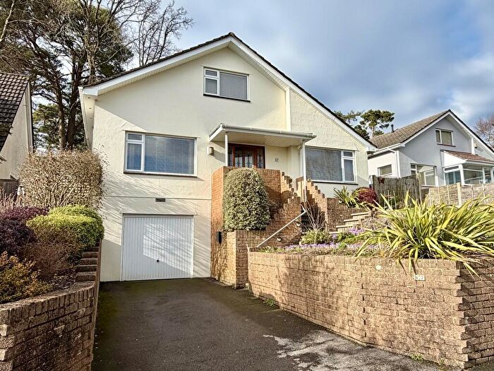 4 Bedroom Detached House For Sale In Gladelands Way, Broadstone, BH18