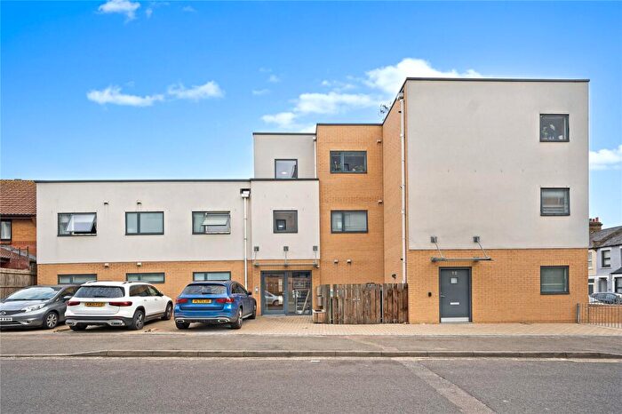 2 Bedroom Flat To Rent In Stirling Road, London, E17