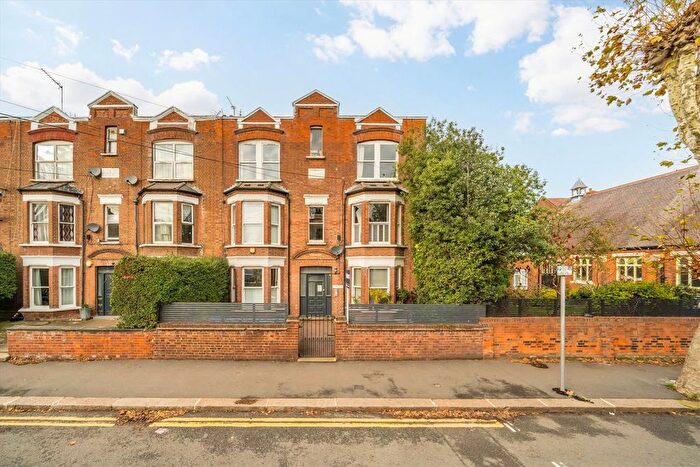 2 Bedroom Flat For Sale In St. Marys Road, Harlesden, NW10