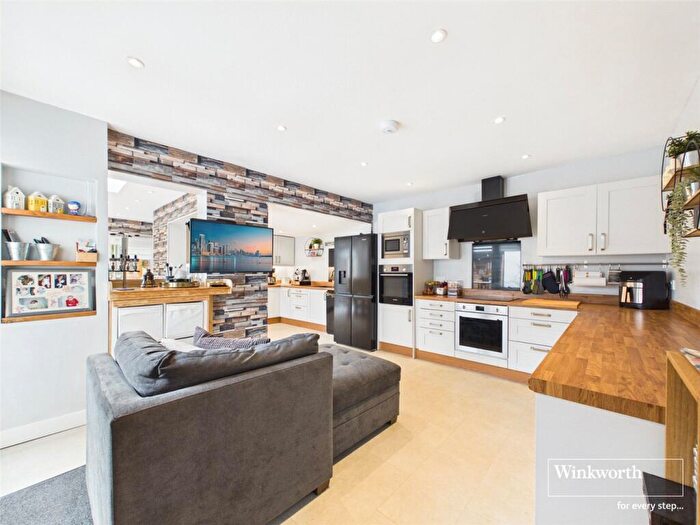 6 Bedroom Semi Detached House For Sale In School Road, Tilehurst, Reading, Berkshire, RG31