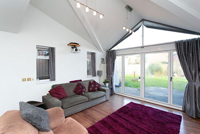 4 Bedroom Detached House To Rent In Westland Close, Watford, Leavesden, WD25
